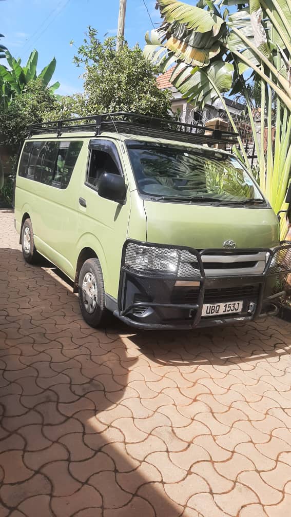 Hire a car in Uganda